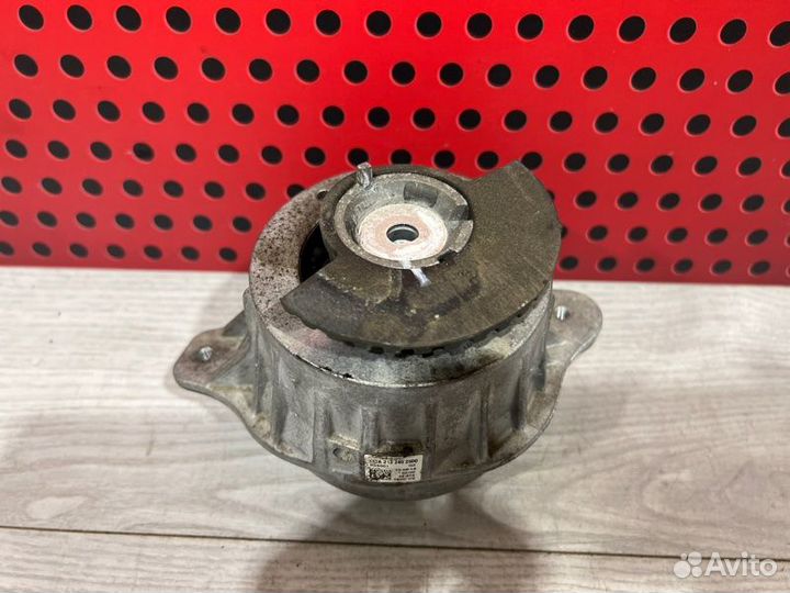 Подушка крепления двигателя Mercedes-Benz E-Class
