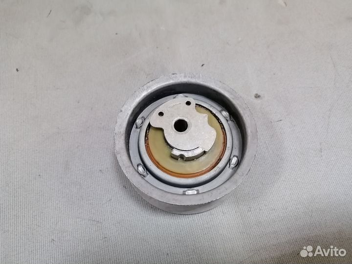 Ролик грм натяжной 051 109 243А VW Passat B5 1990