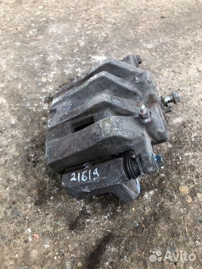 Суппорт тормозной передний левый Honda Accord 8