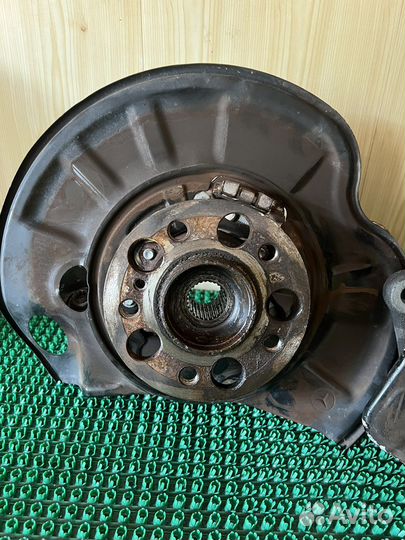 Поворотный кулак на мерседес 221