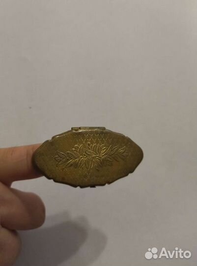 Зеркало для губной помады. Винтаж