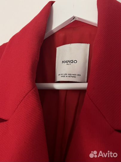 Пальто красное весна