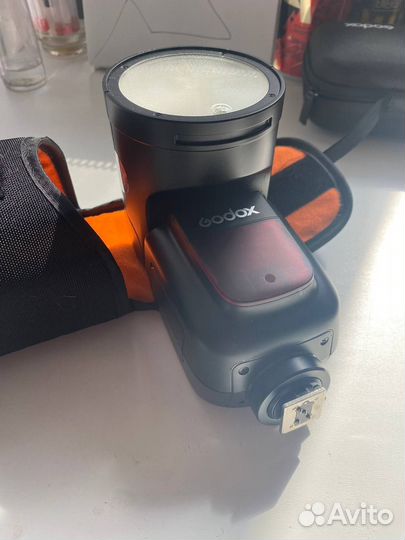 Godox V1N вспышка накамерная + комплект насадок