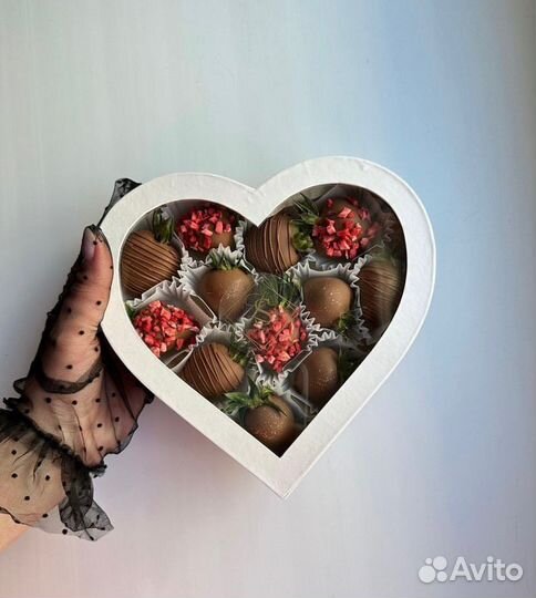 Клубника в премиальном шоколаде подарок