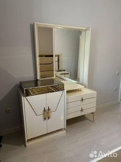 Кровать в спальню. Спальня