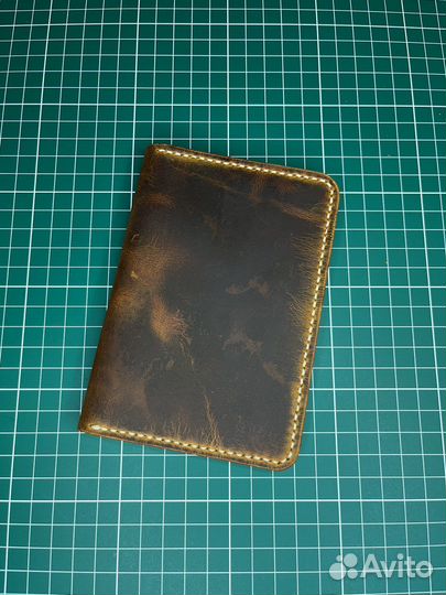 Кожаная обложка на паспорт ручной работы