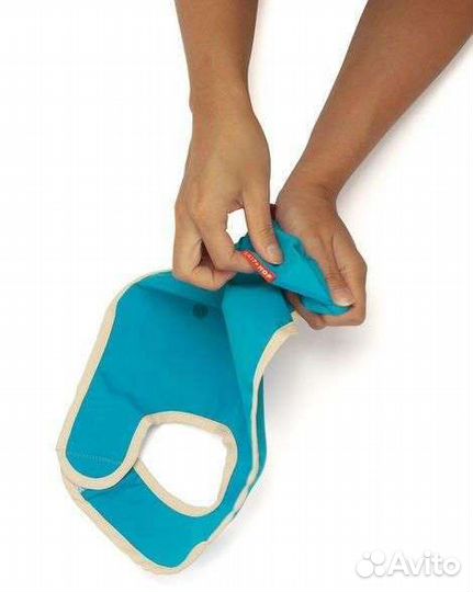 Моющийся слюнявчик и ланч-боксы Skip Hop