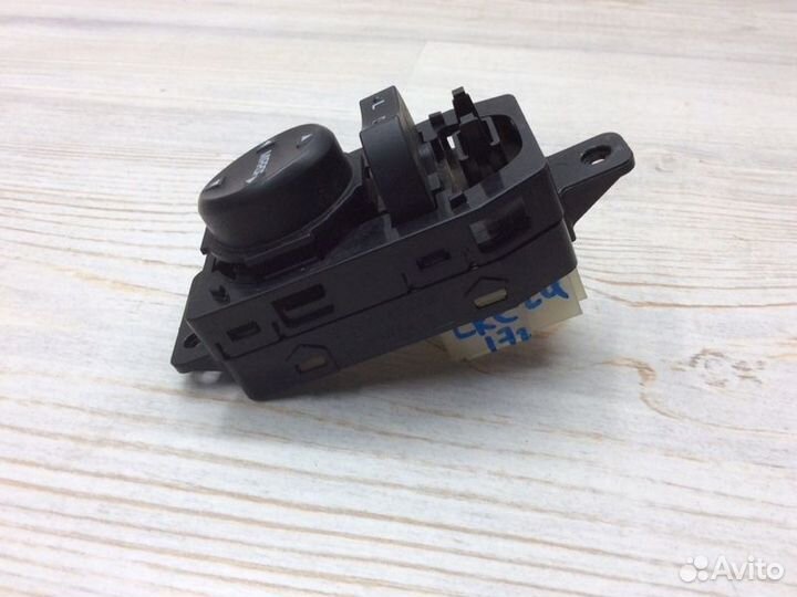 Переключатель регулировки зеркала Hyundai Creta