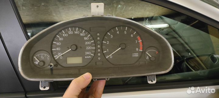 Приборная панель Мицубиси Каризма 1