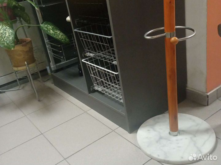 Вешалка для одежды напольная деревянная