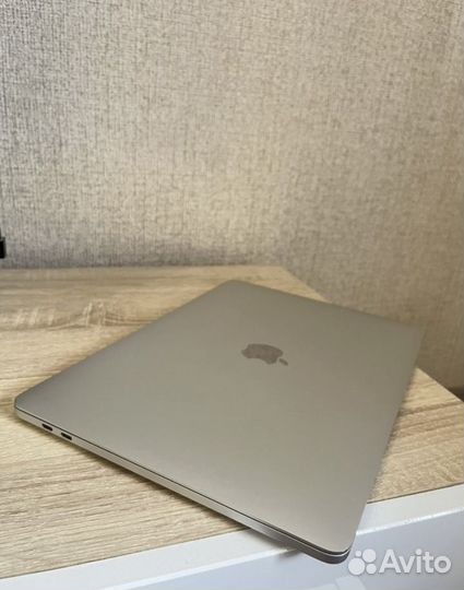 Macbook pro 13 2018 touch bar 16gb