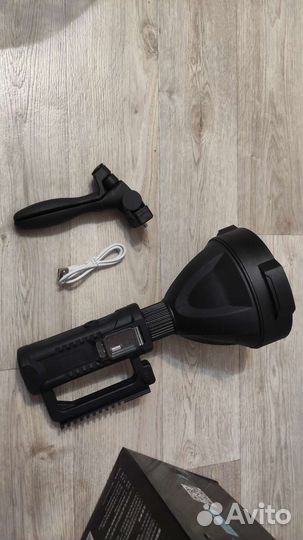 Ультраяркий светодиодный фонарь, прожектор