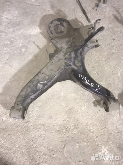 Нижний рычаг задней подвески Мерседес Вито 447