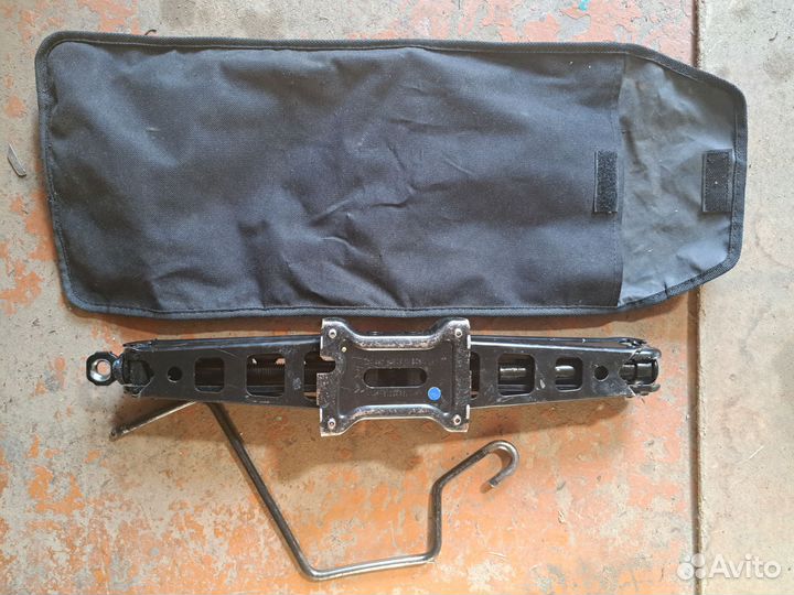 Домкрат винтовой Opel Zafira b