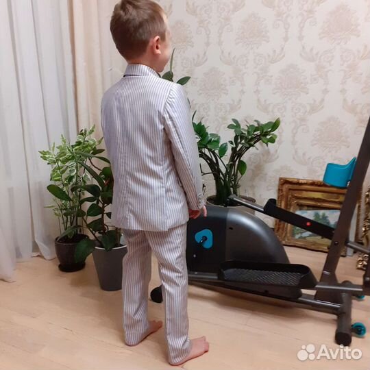 Костюм классический для мальчика 5-6лет