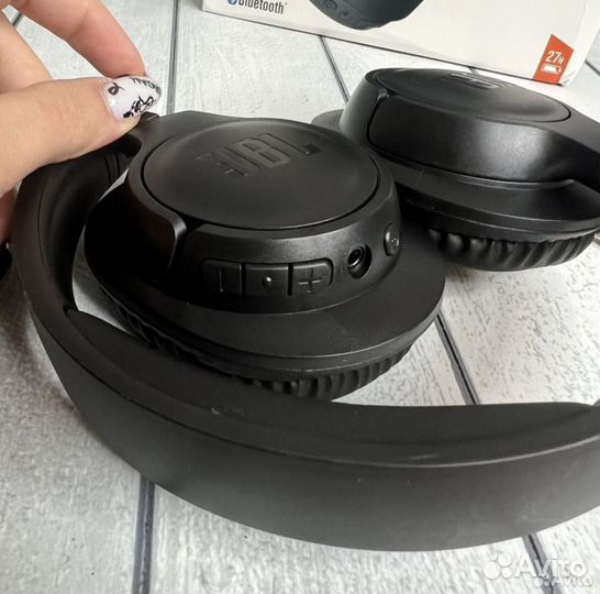 Беспроводные наушники JBL tune 700bt