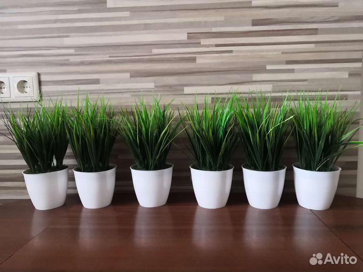 Искусственные цветы в горшках