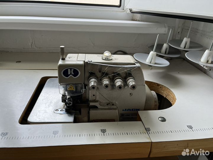 Швейная машинка jack оверлок