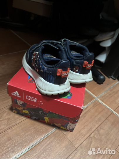 Кроссовки adidas