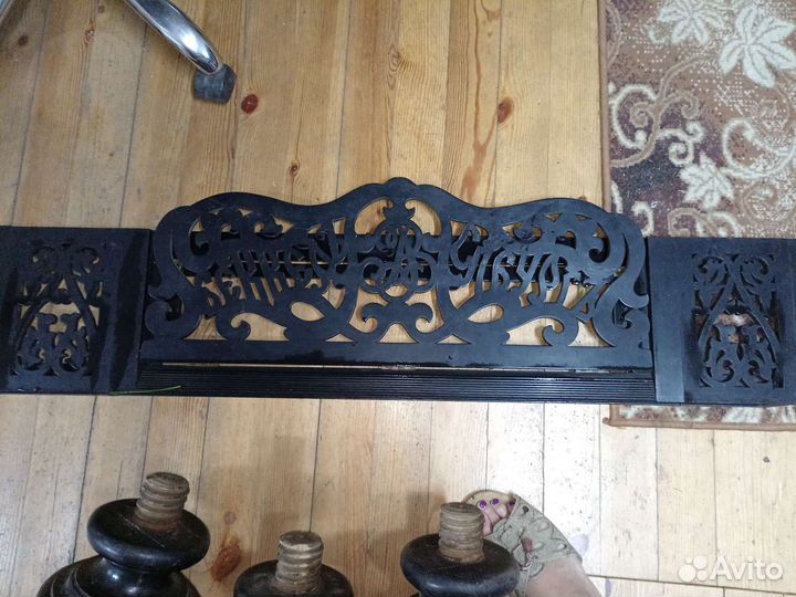 Детали рояля, ноги и пюпитр