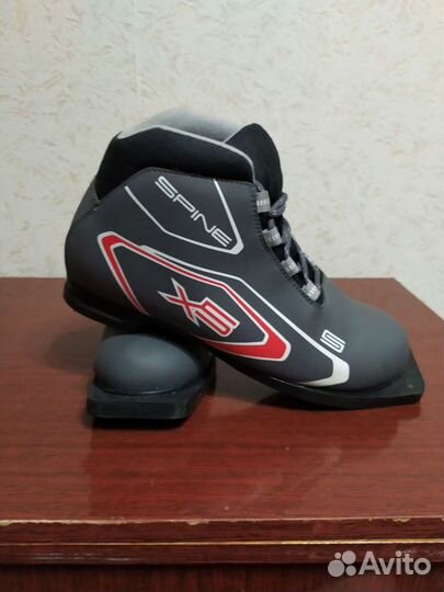 Лыжные ботинки