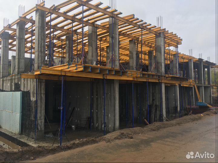 Бригада строителей