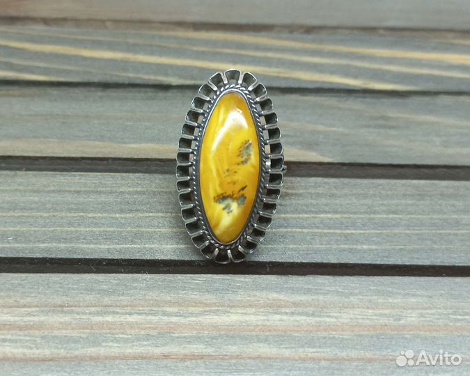Кольцо с янтарем