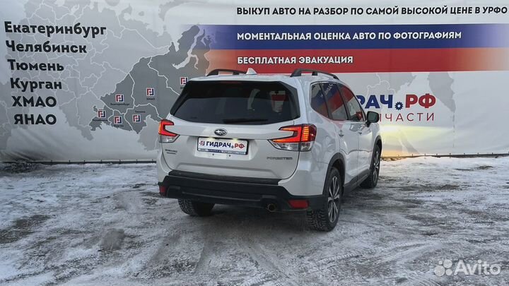 Решетка динамика на торпедо правая Subaru Forester (SK/S14)