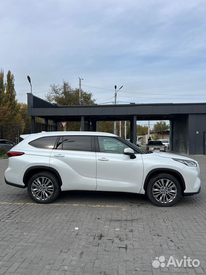 Toyota Highlander 2.0 AT, 2025, 1 км