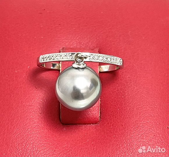 Кольцо из белого золота с жемчугом и бриллиантами