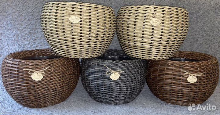 Плетеное кашпо из ротанга ручной работы