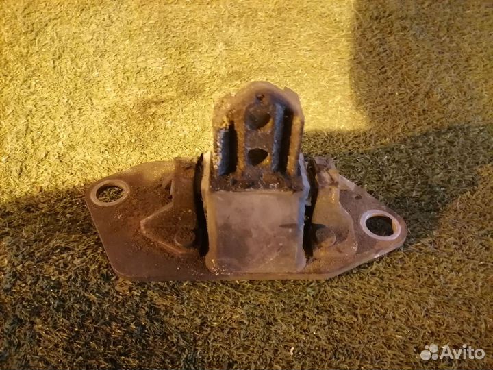 Опора двигателя (подушка двс) правая 8624757 Volvo