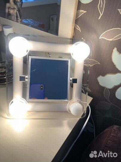 Зеркало косметическое с подсветкой