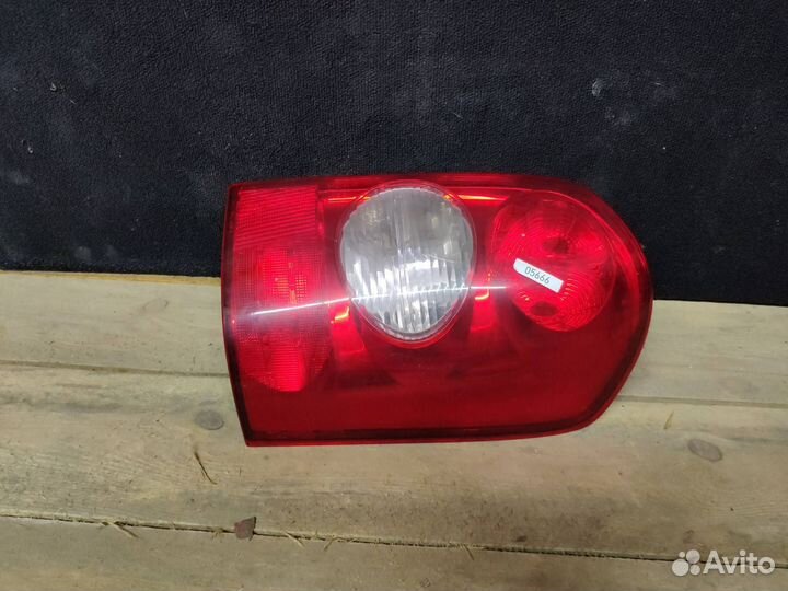 Фонарь задний правый Mazda MPV 2