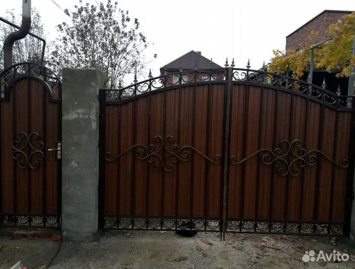 Кованные ворота с забором