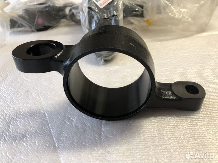 Кронштейн пер ниж рычага Lexus LS430 4865250040