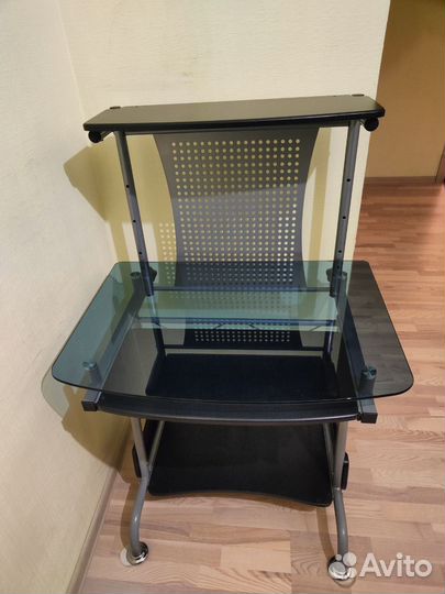 Компьютерный стол стекло
