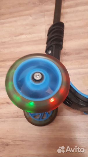 Самокат трехколесный Scooter