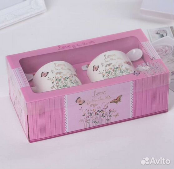 Набор из двух кружек и ложек, в подарочной упаковк