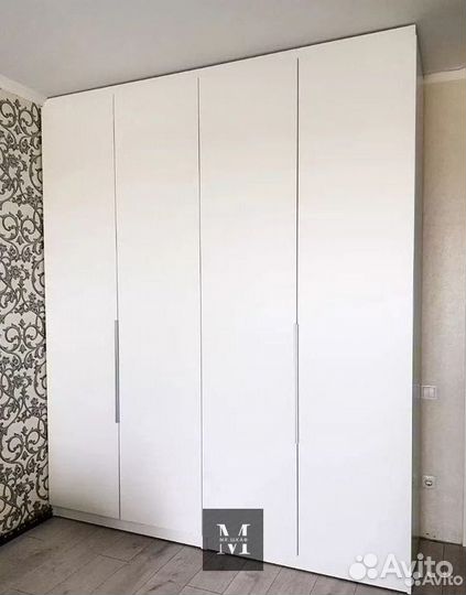 Шкаф распашной с полками