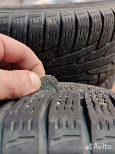 Nokian Tyres Hakkapeliitta R 215/60 R16