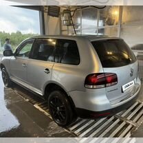 Volkswagen Touareg 2.5 AT, 2006, 300 000 км, с пробегом, цена 810 000 руб.