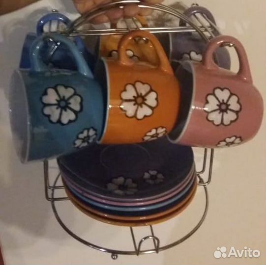 Набор чашек с блюдцами на подставке