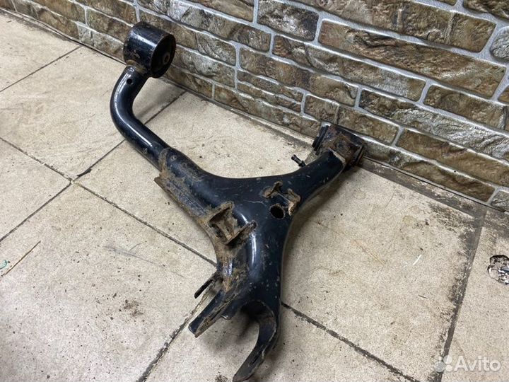 Рычаг подвески верхний задний левый Land Rover