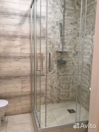 Сантехник, сборка душевых кабин