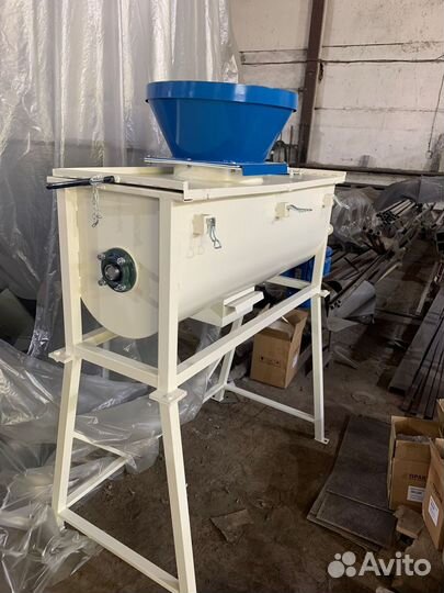 Смеситель кормов горизонтальный