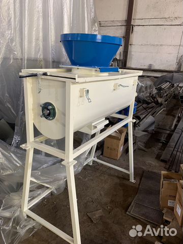 Смеситель кормов горизонтальный