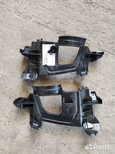 Кронштейн насадки глушителя Mercedes W213 E