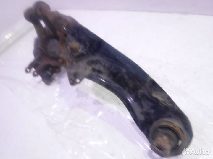 Кулак задний правый Мазда