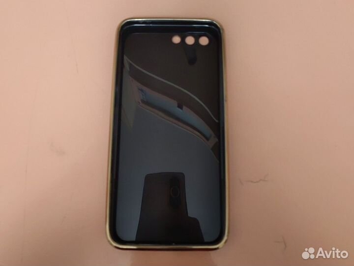 Чехол на HW Honor 10 чёрный с золотой обводкой